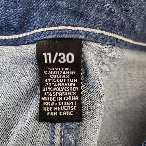 Celebrity Pink Women’s Denim Button Front Mini Skirt Size 30 - Picture 5 of 5